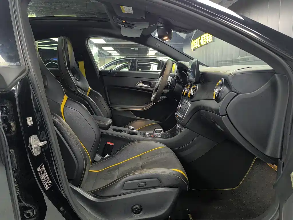 Mercedes-Benz CLA AMG 2018 — фото 11