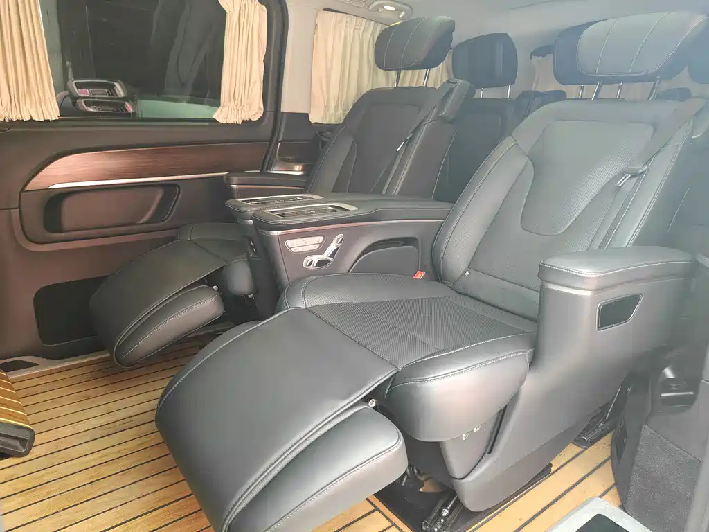 Mercedes-Benz V-Class 2023 — фото 18