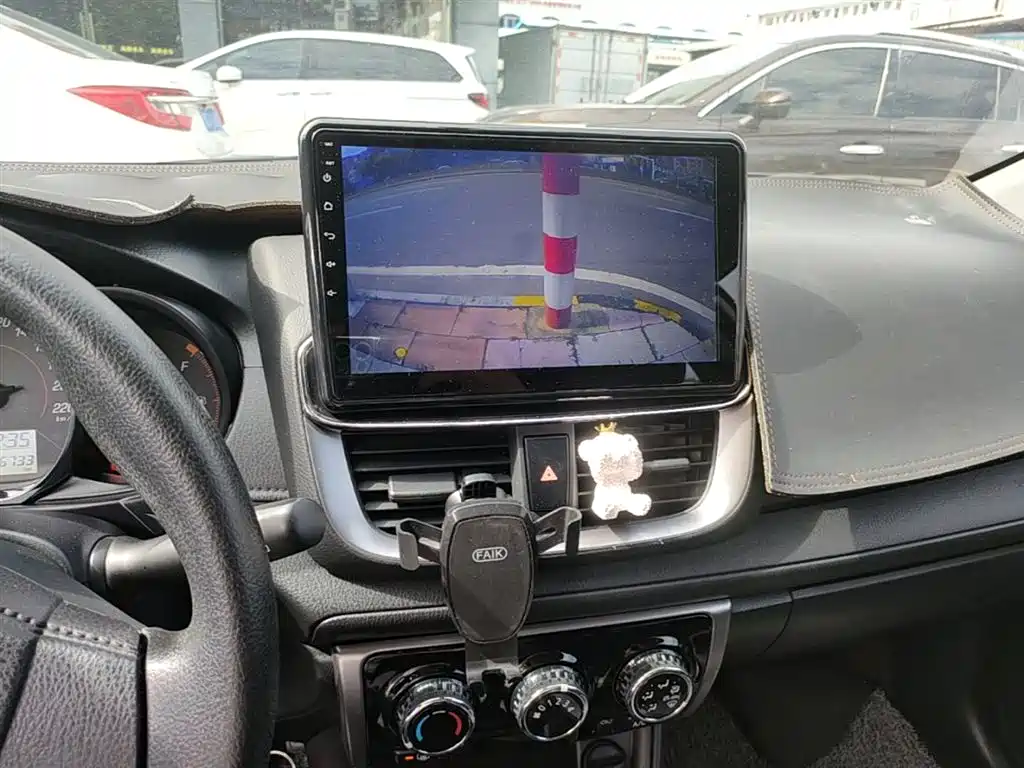 Toyota Yaris L 2021 — фото 13