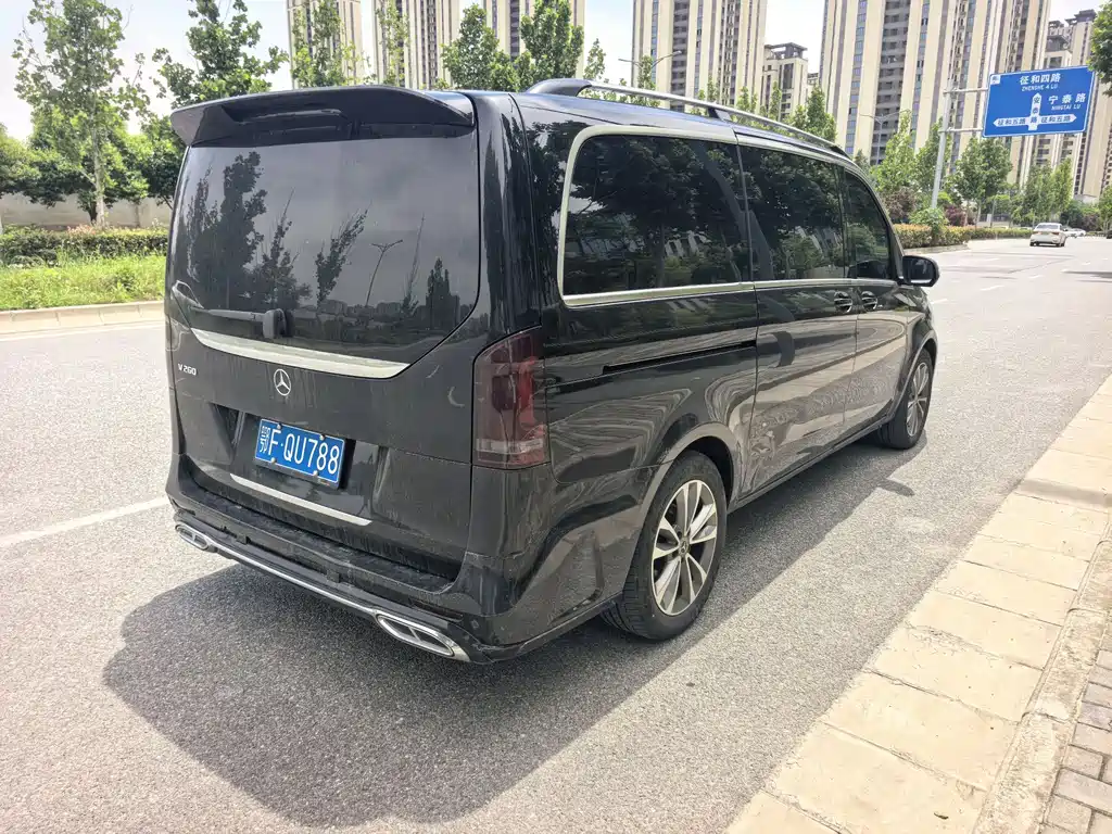 Mercedes-Benz V-Class 2022 — фото 13