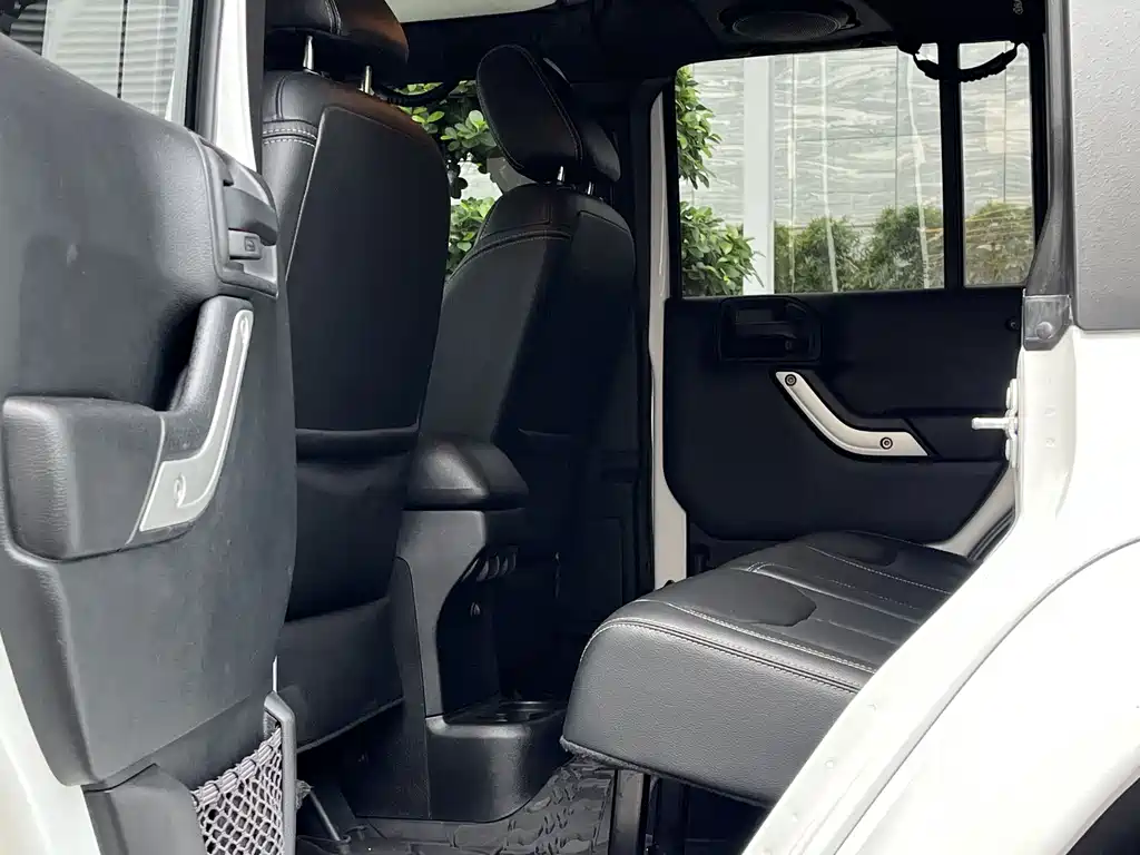 Jeep Wrangler 2016 — фото 15