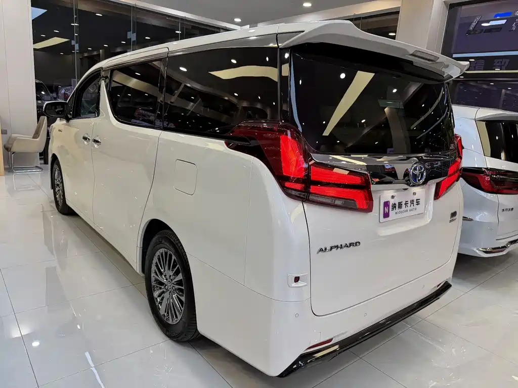 Toyota Alphard 2020 — фото 6