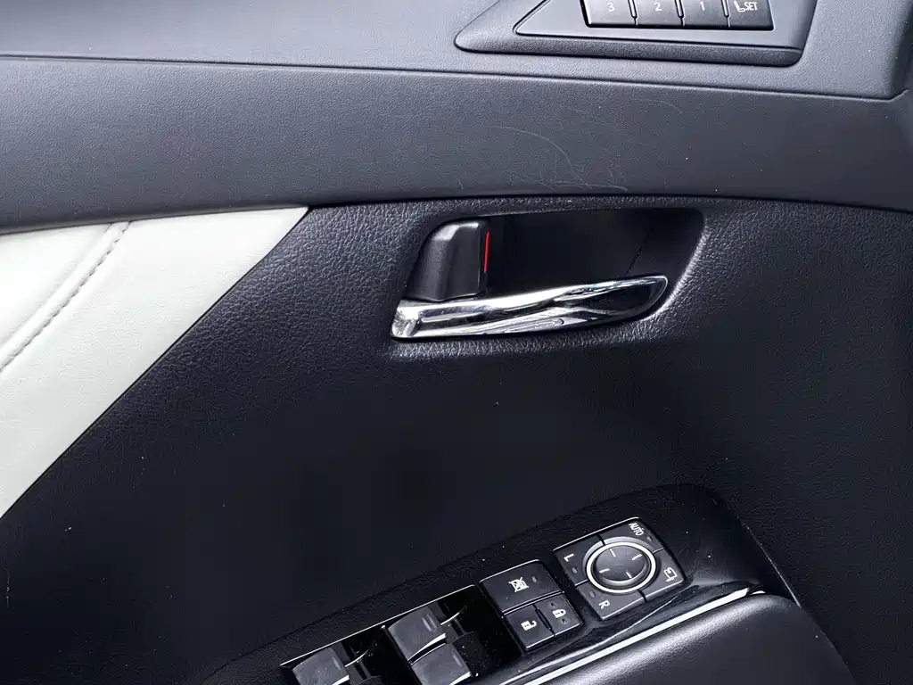 Lexus LM 2021 — фото 10