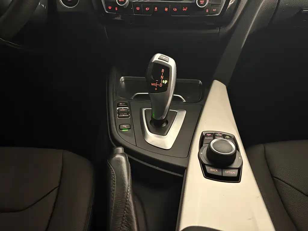 BMW 3 Series GT 2017 — фото 18