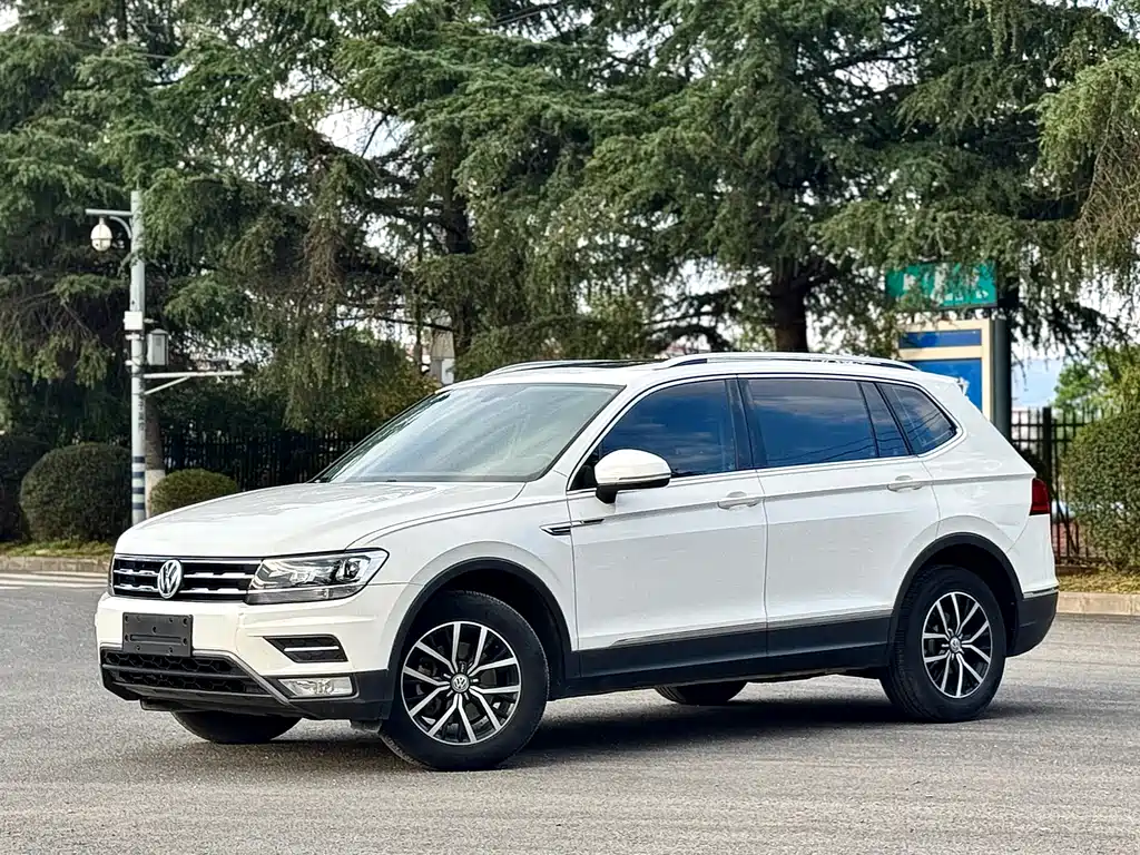 Volkswagen Tiguan L 2019 — фото 1