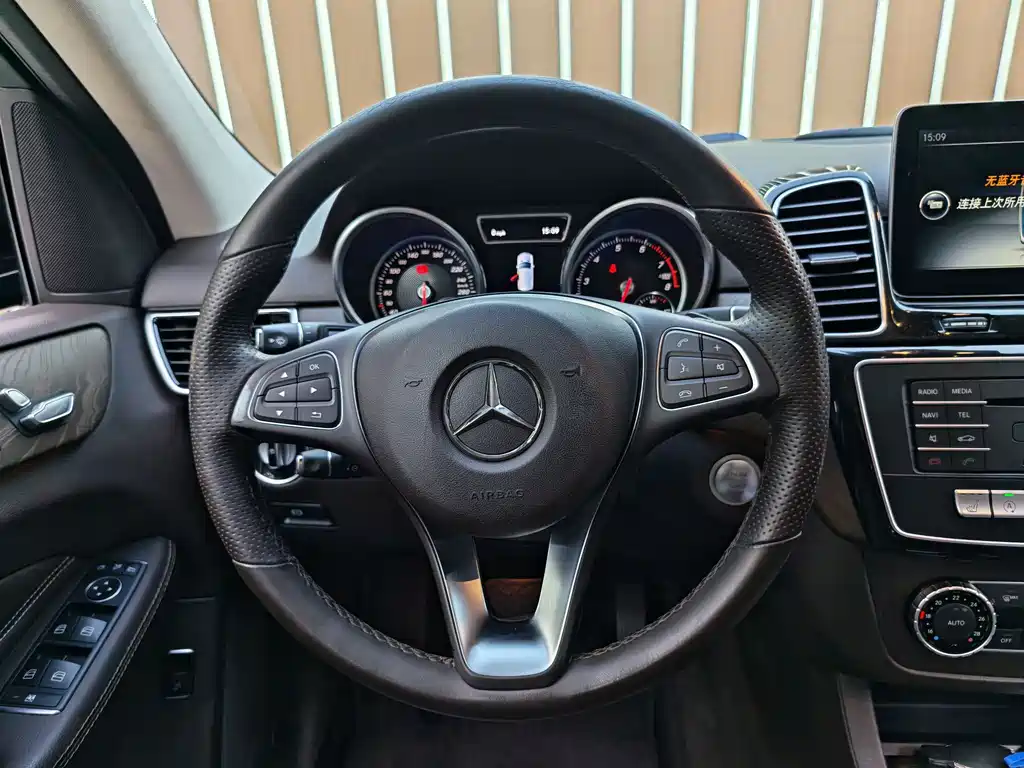 Mercedes-Benz GLE 2017 — фото 19