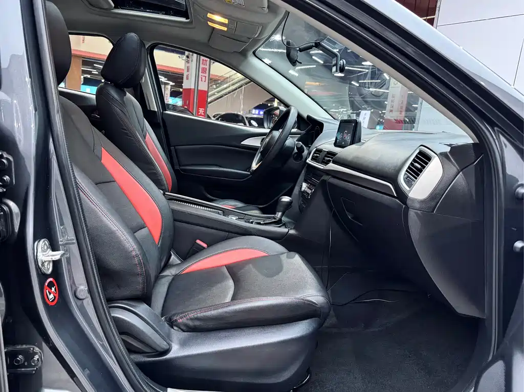 Mazda 3 Axela 2019 — фото 17
