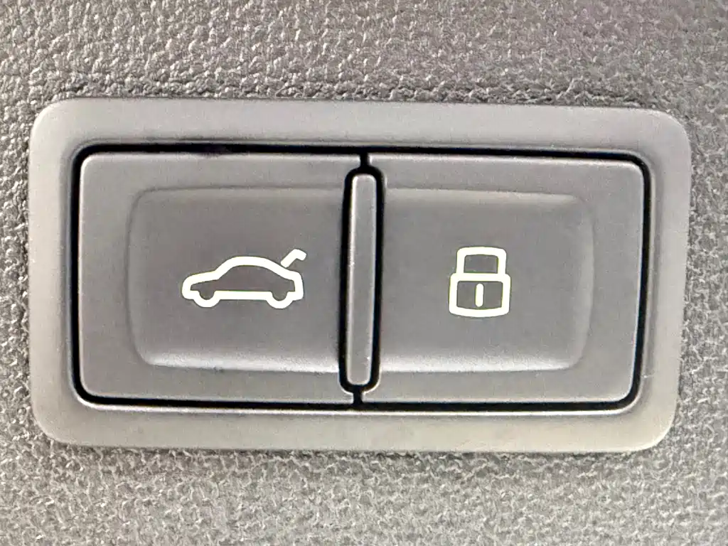 Audi A3 2023 — фото 22