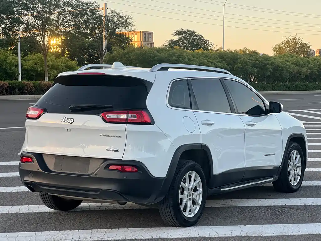 Jeep Cherokee 2016 — фото 23