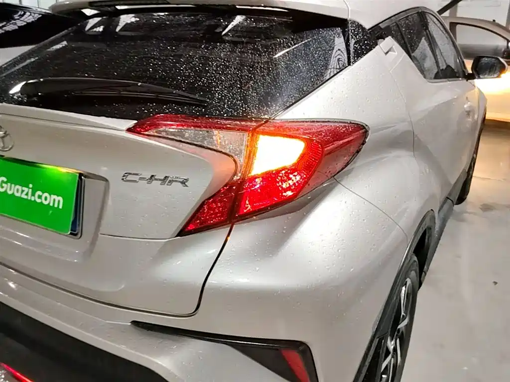 Toyota C-HR 2020 — фото 8