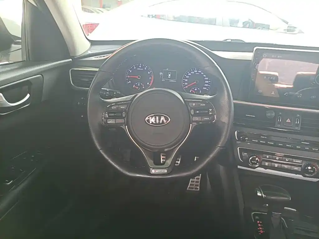 Kia K5 2016 — фото 11