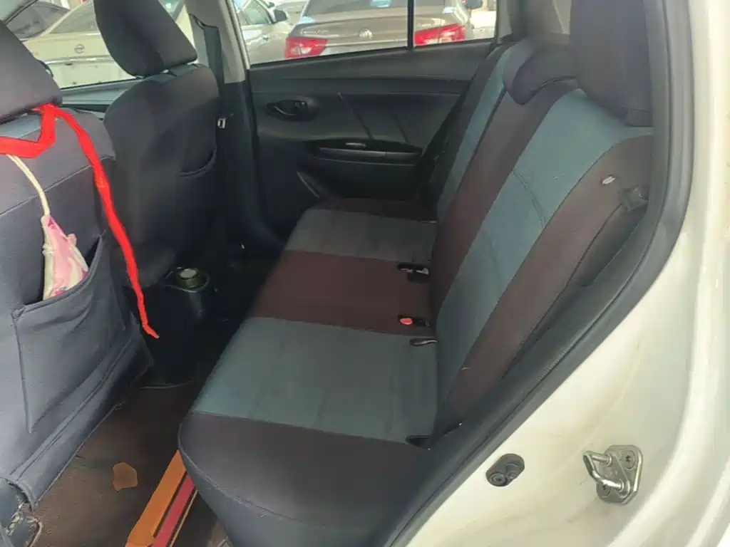 Toyota Yaris L 2020 — фото 10