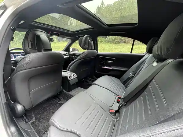 Mercedes-Benz C-Class 2024