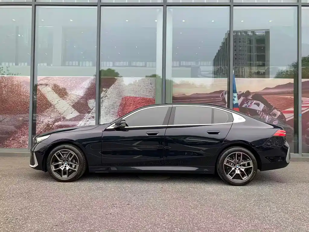 BMW 5 Series 2025
