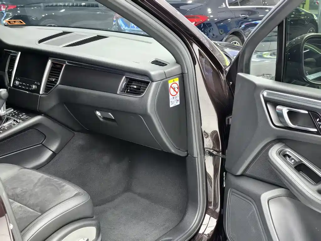 Porsche Macan 2018 — фото 11