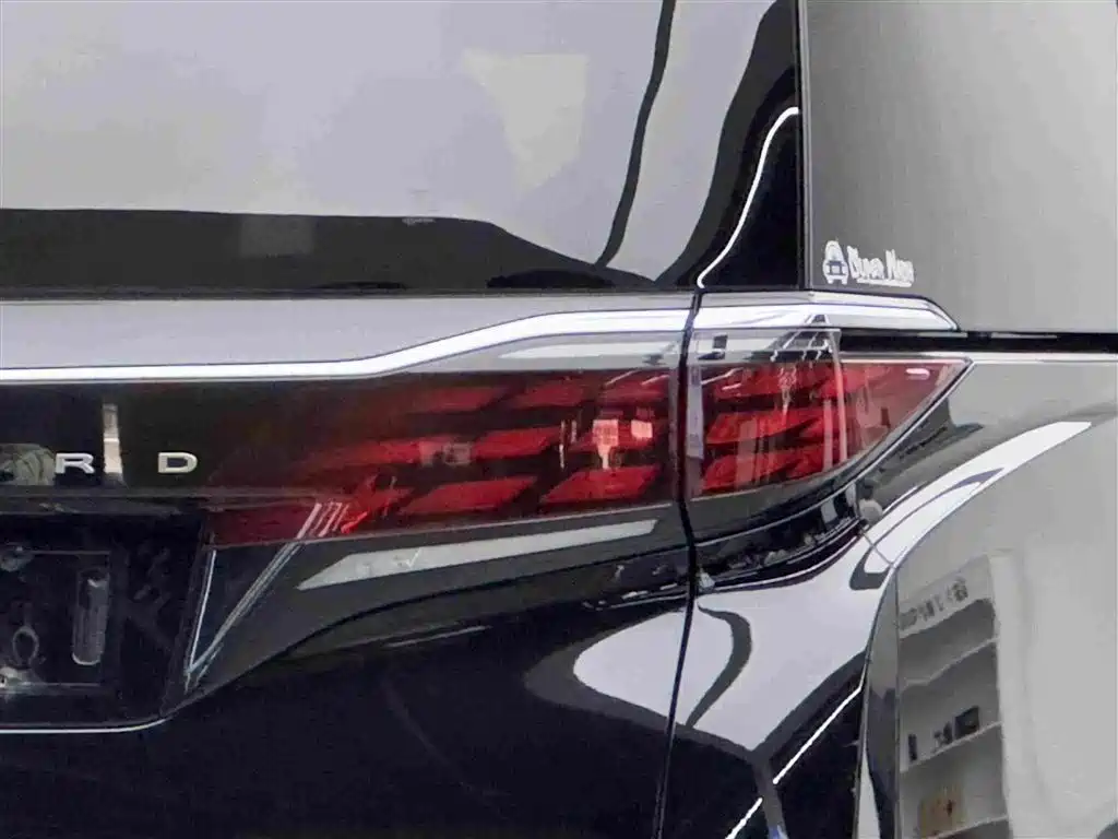 Toyota Alphard 2024 — фото 6