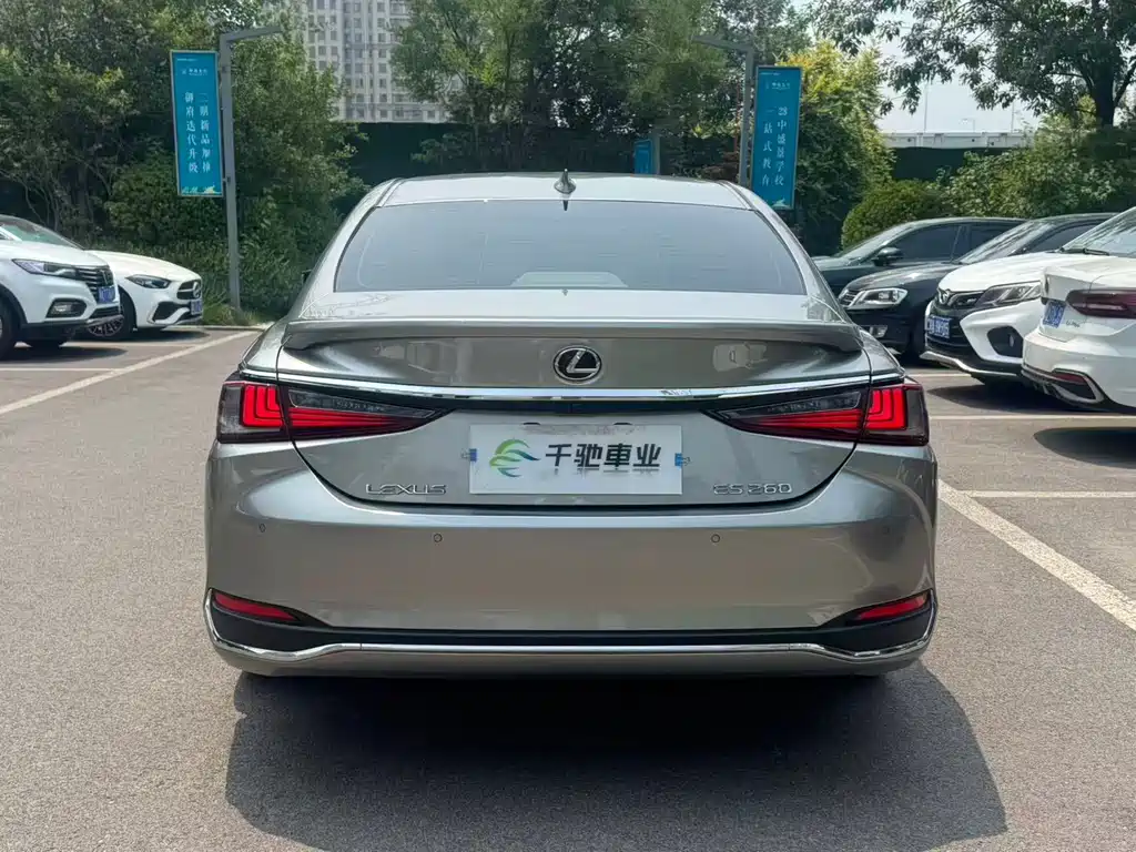 Lexus ES 2023 — фото 16