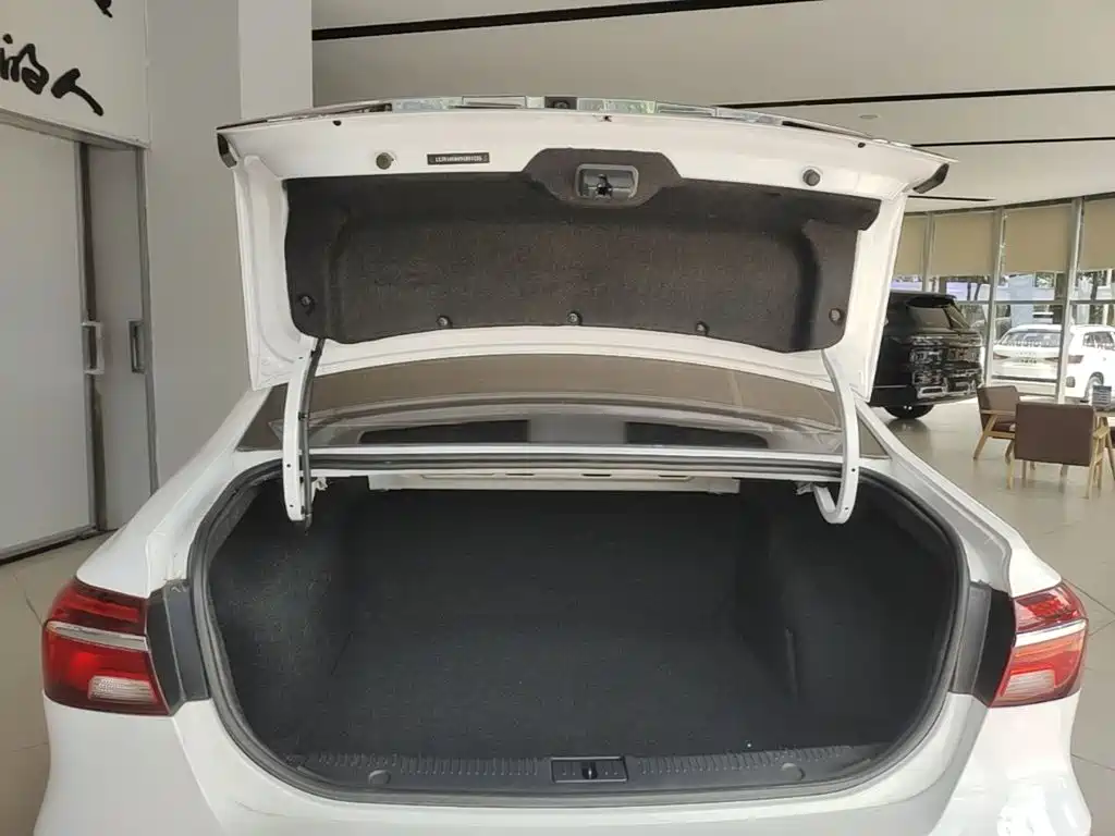 Roewe i6 Classic 2022 — фото 19