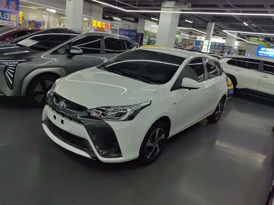 Toyota Yaris L 2021 — фото 1