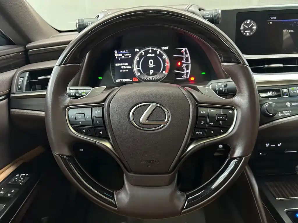 Lexus ES 2019 — фото 20