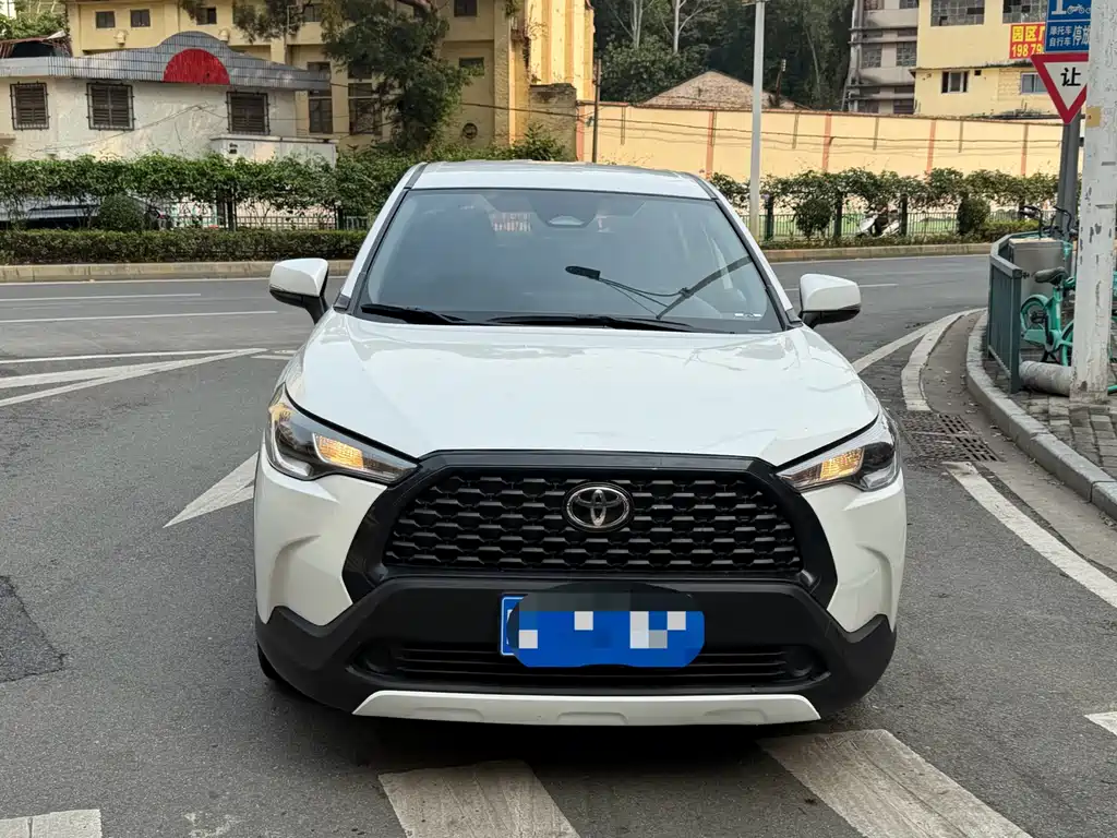 Toyota Corolla Cross 2023 — фото 2