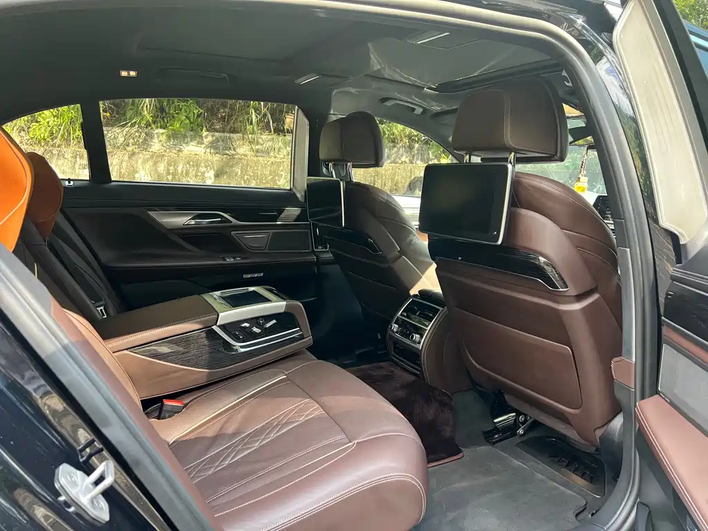BMW 7 Series 2018 — фото 14