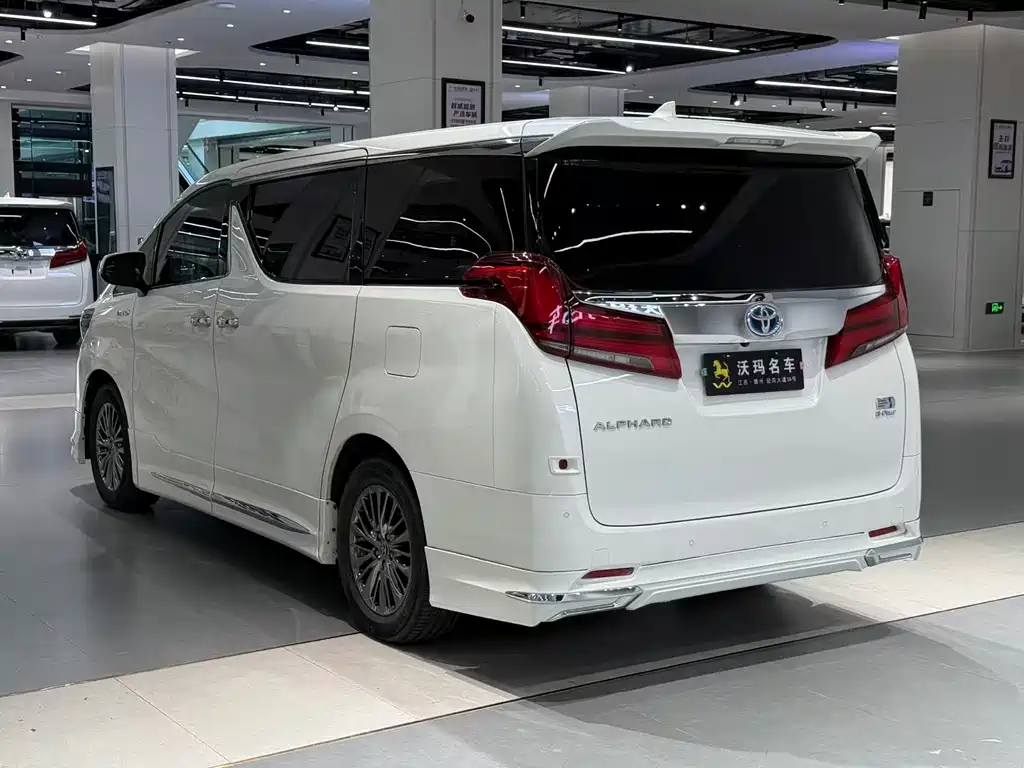 Toyota Alphard 2022 — фото 4