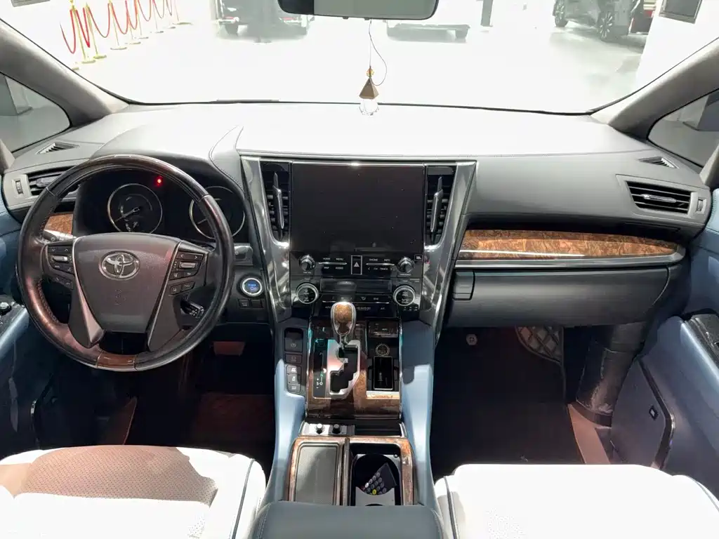 Toyota Alphard 2022 — фото 11