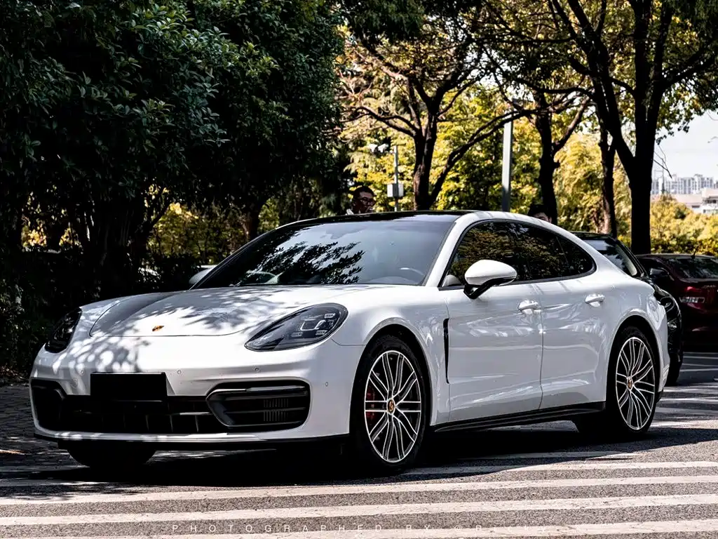 Porsche Panamera 2021 — фото 1
