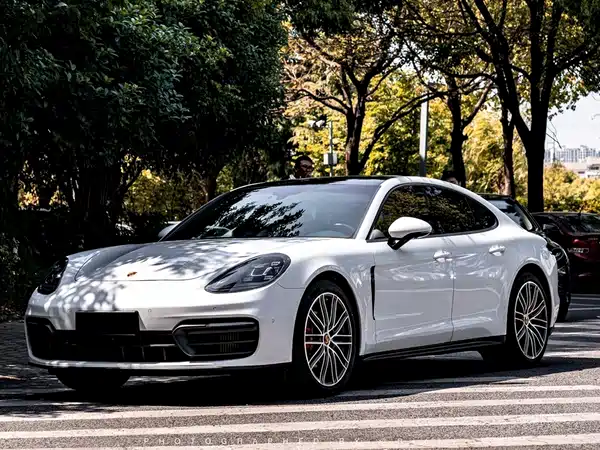 Porsche Panamera 2021