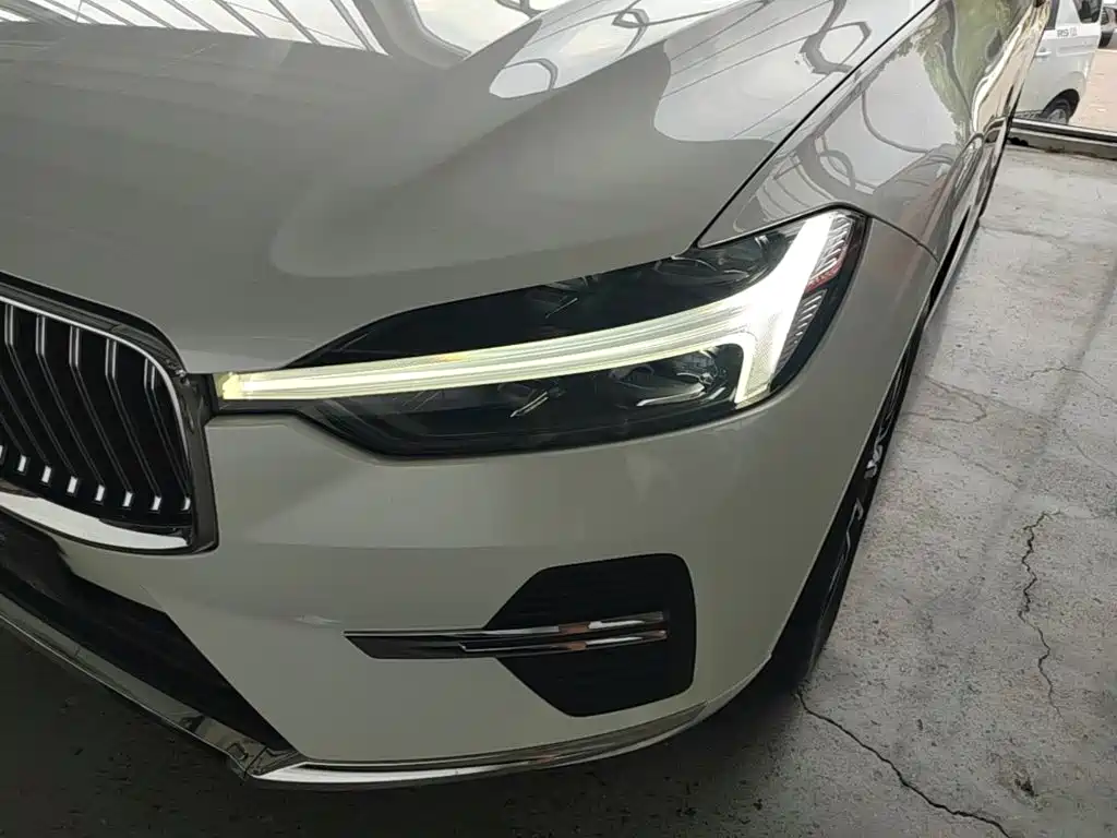 Volvo XC60 2023 — фото 24