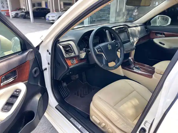 Toyota Crown 2016