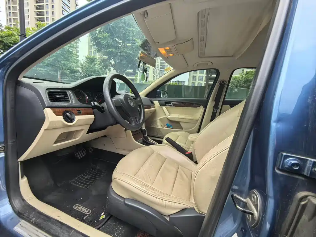 Volkswagen Lavida 2012