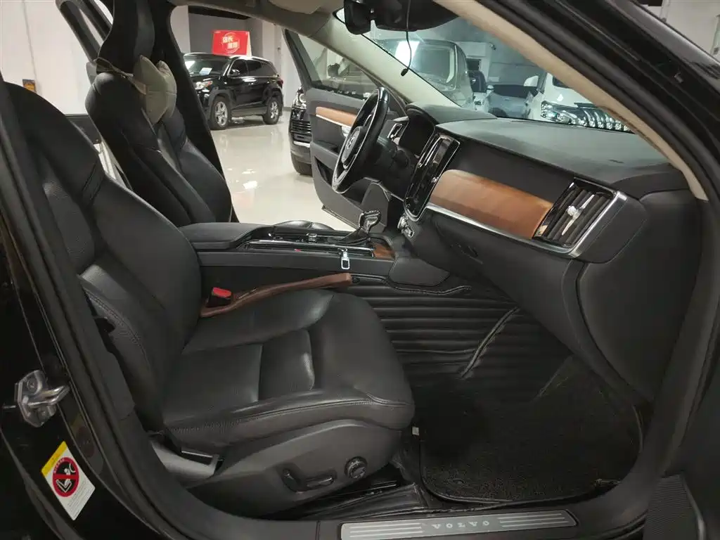 Volvo S90 2019 — фото 16