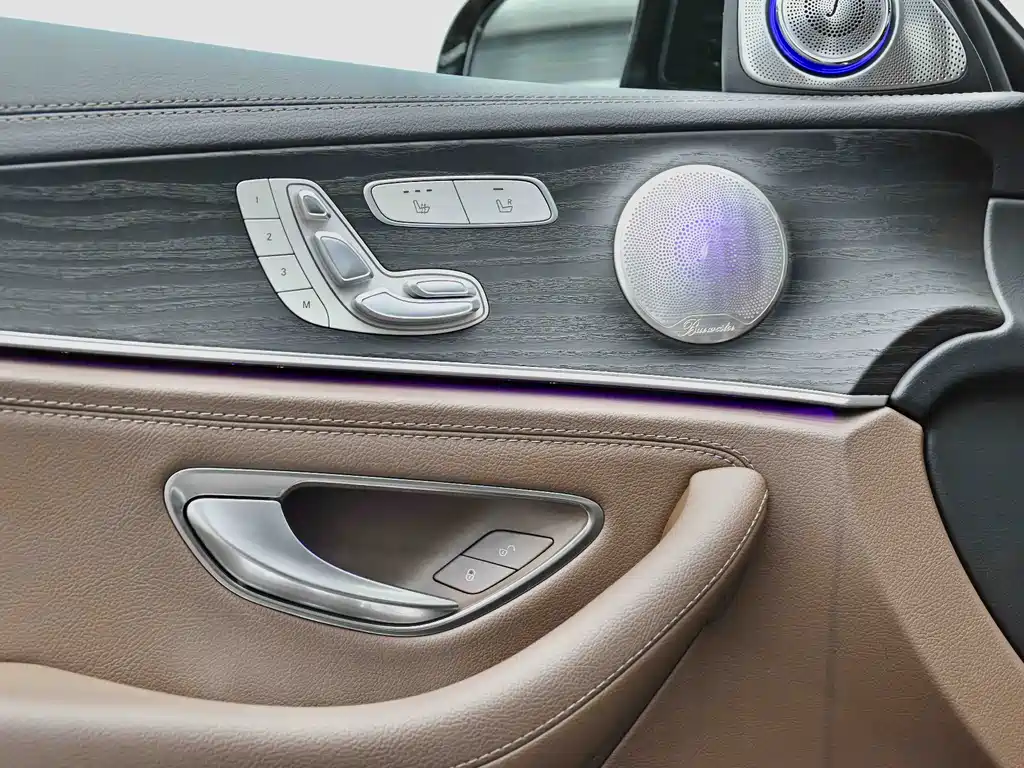 Mercedes-Benz E-Class 2021 — фото 44