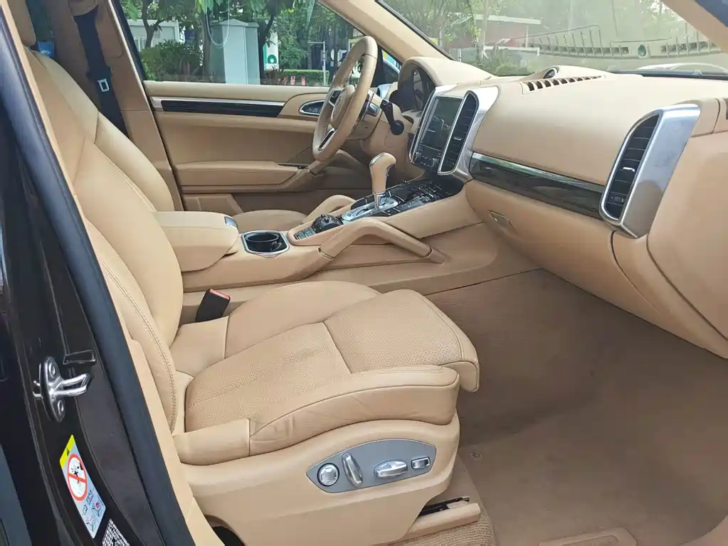 Porsche Cayenne 2016 — фото 12