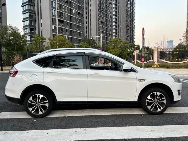 Luxgen You6 SUV 2015