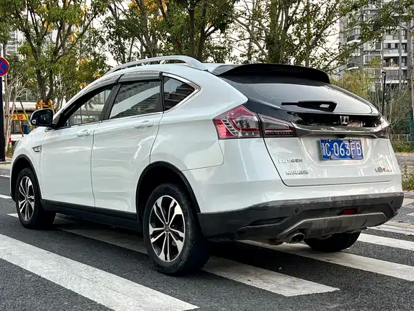 Luxgen You6 SUV 2015