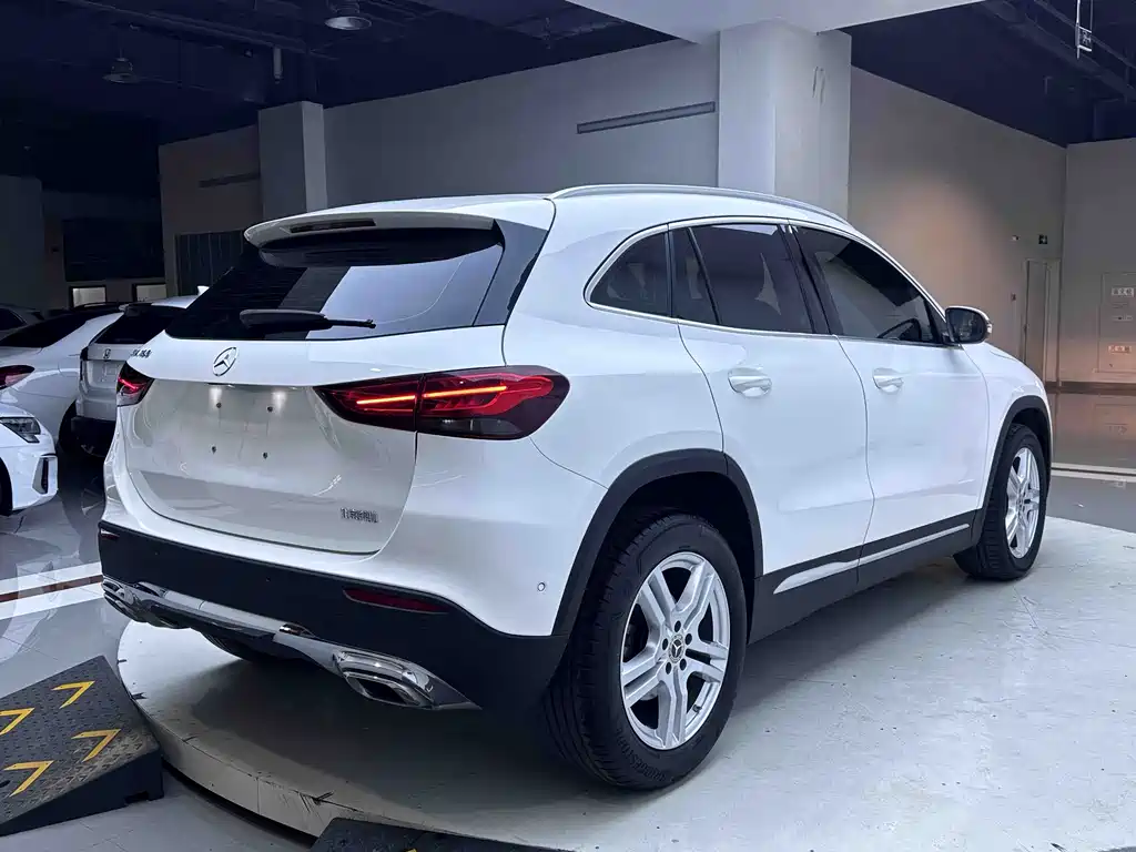 Mercedes-Benz GLA 2021