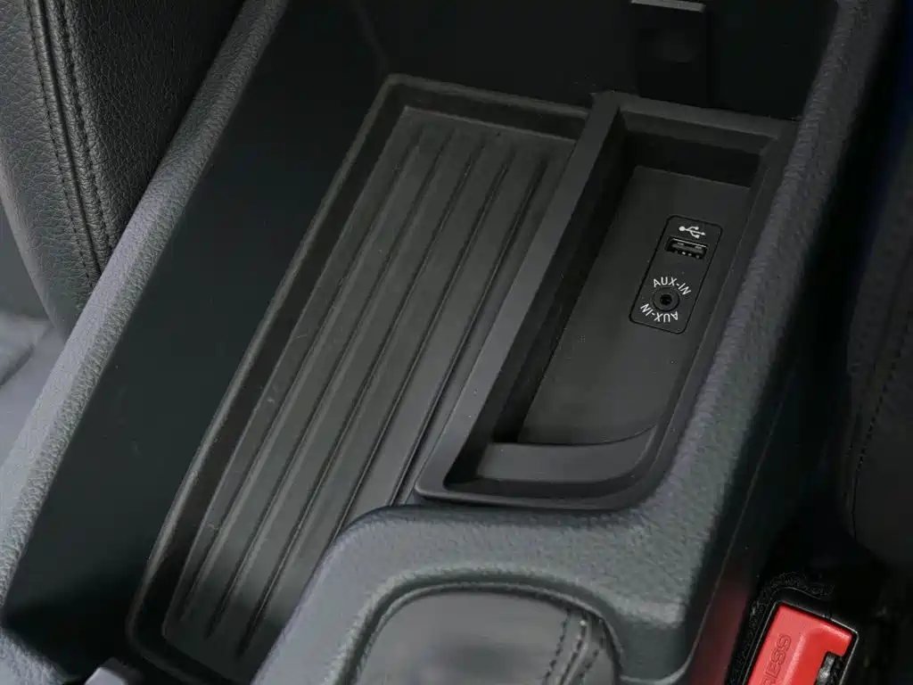 BMW 3 Series 2017 — фото 16