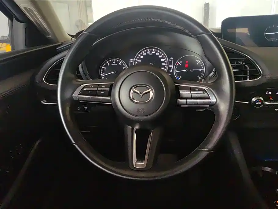 Mazda 3 Axela 2021 — фото 15