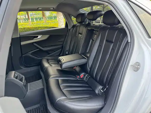 Audi A4L 2019
