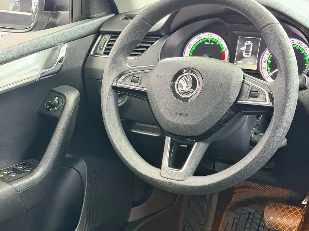 Skoda Octavia 2019 — фото 18