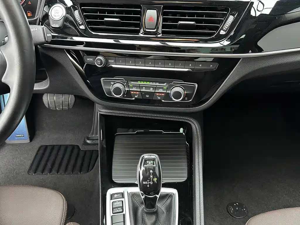 BMW 1 Series 2022 — фото 14