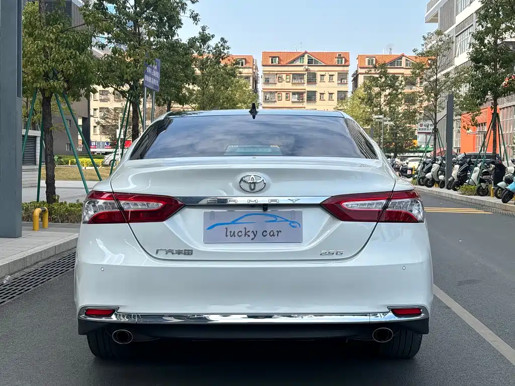 Toyota Camry 2023 — фото 5