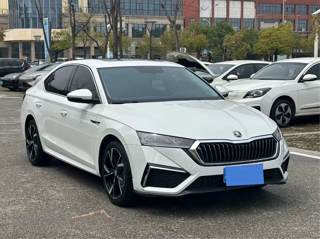 Skoda Octavia 2024 — фото 3