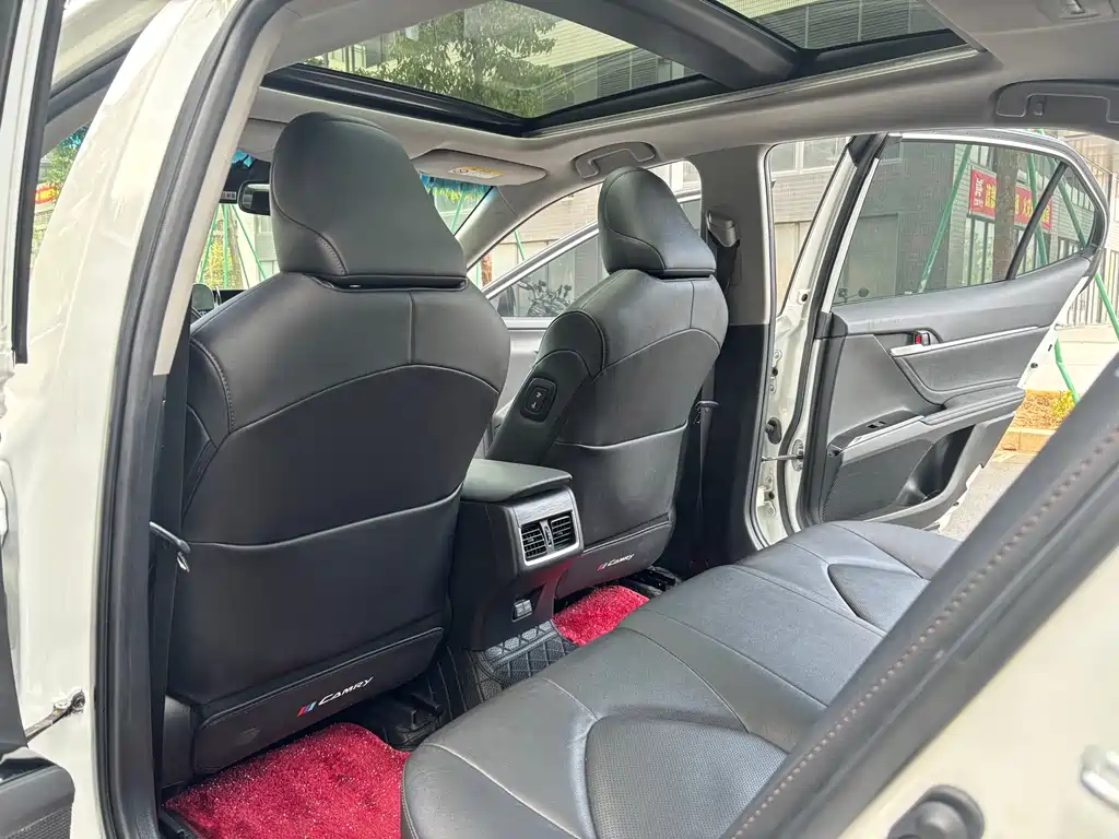 Toyota Camry 2023 — фото 10