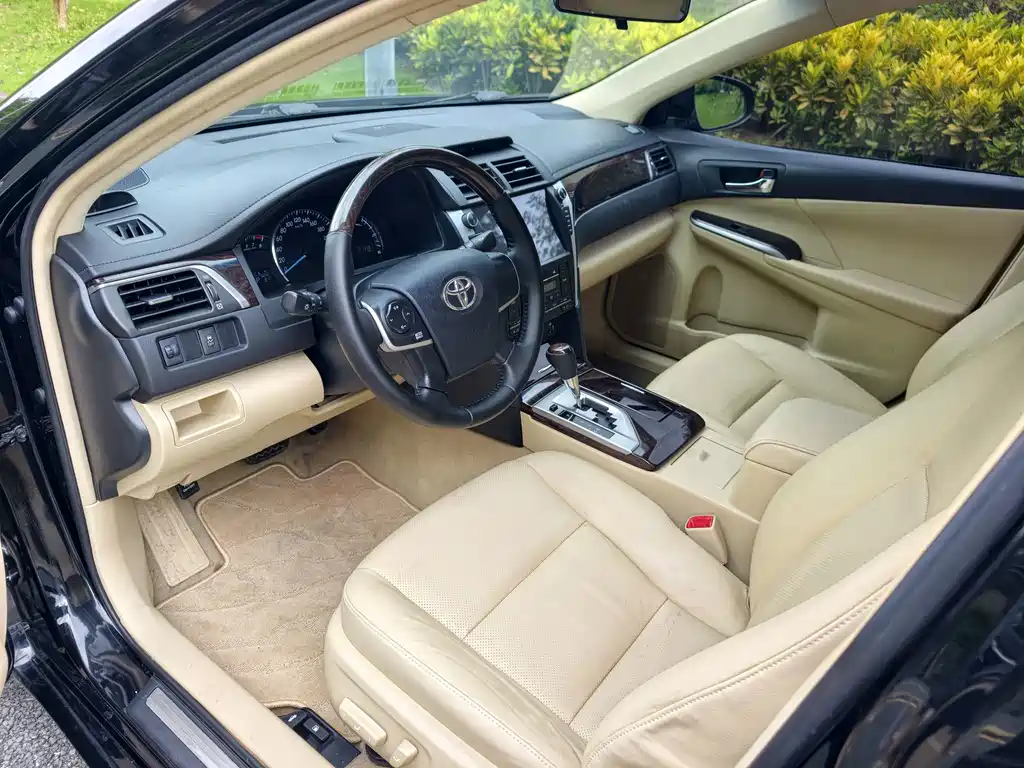 Toyota Camry 2015 — фото 9