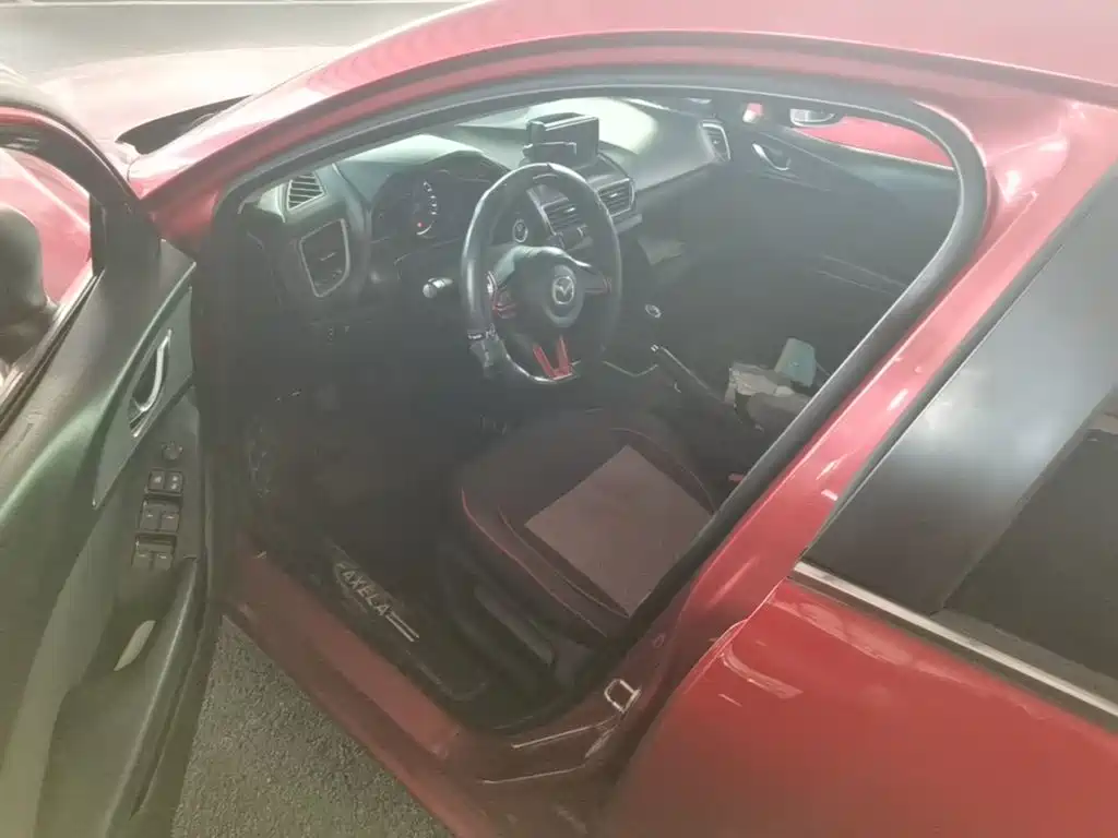 Mazda 3 Axela 2018 — фото 15