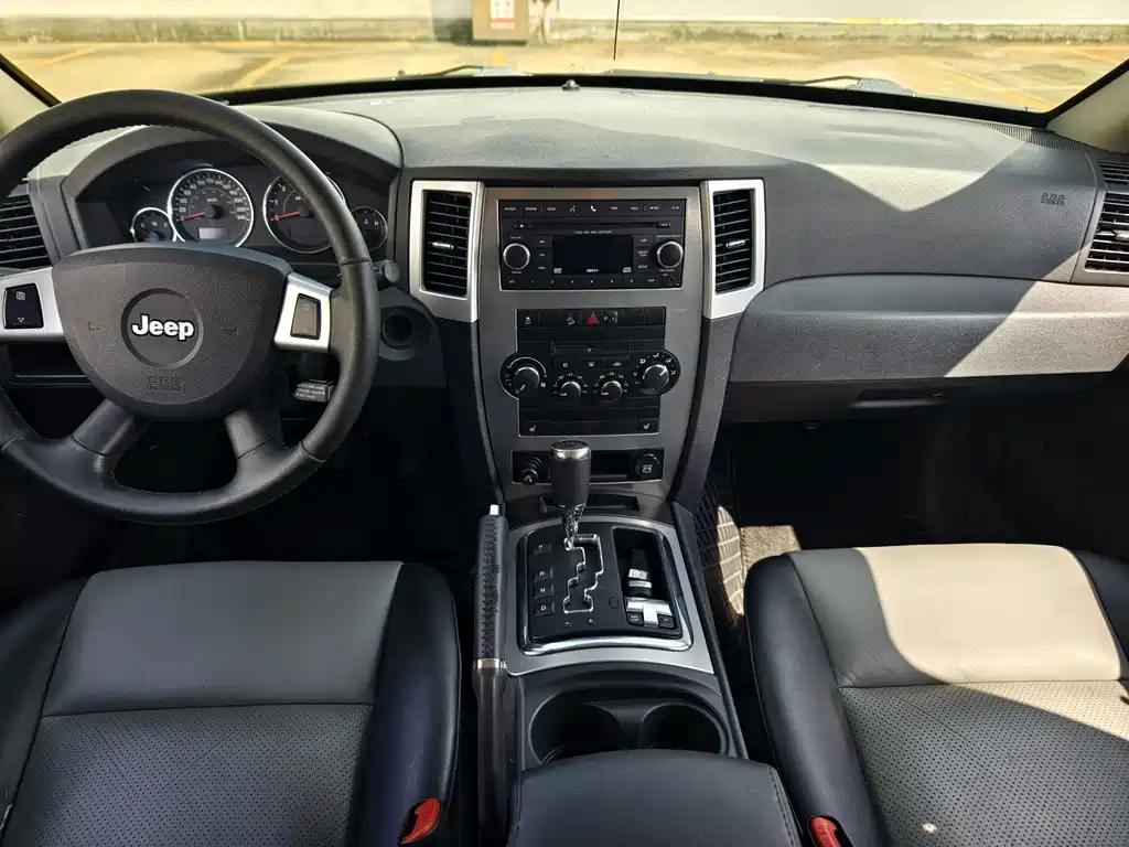 Jeep Grand Cherokee 2011 — фото 12